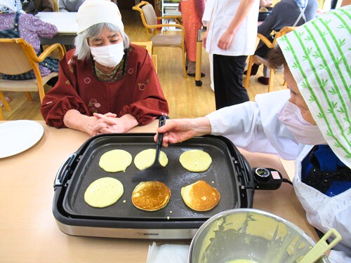 デイサービス　どら焼きづくり